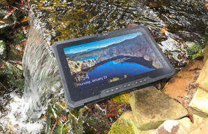 تبلت Latitude 7220 Rugged دل قرار گرفته در چربان اب و سطح سخت